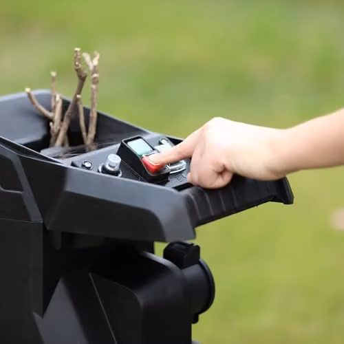 Yard Force 2800W Silent Garden Shredder in Black with 60L Collection Box and 45mm Cutting Diameter – 2
