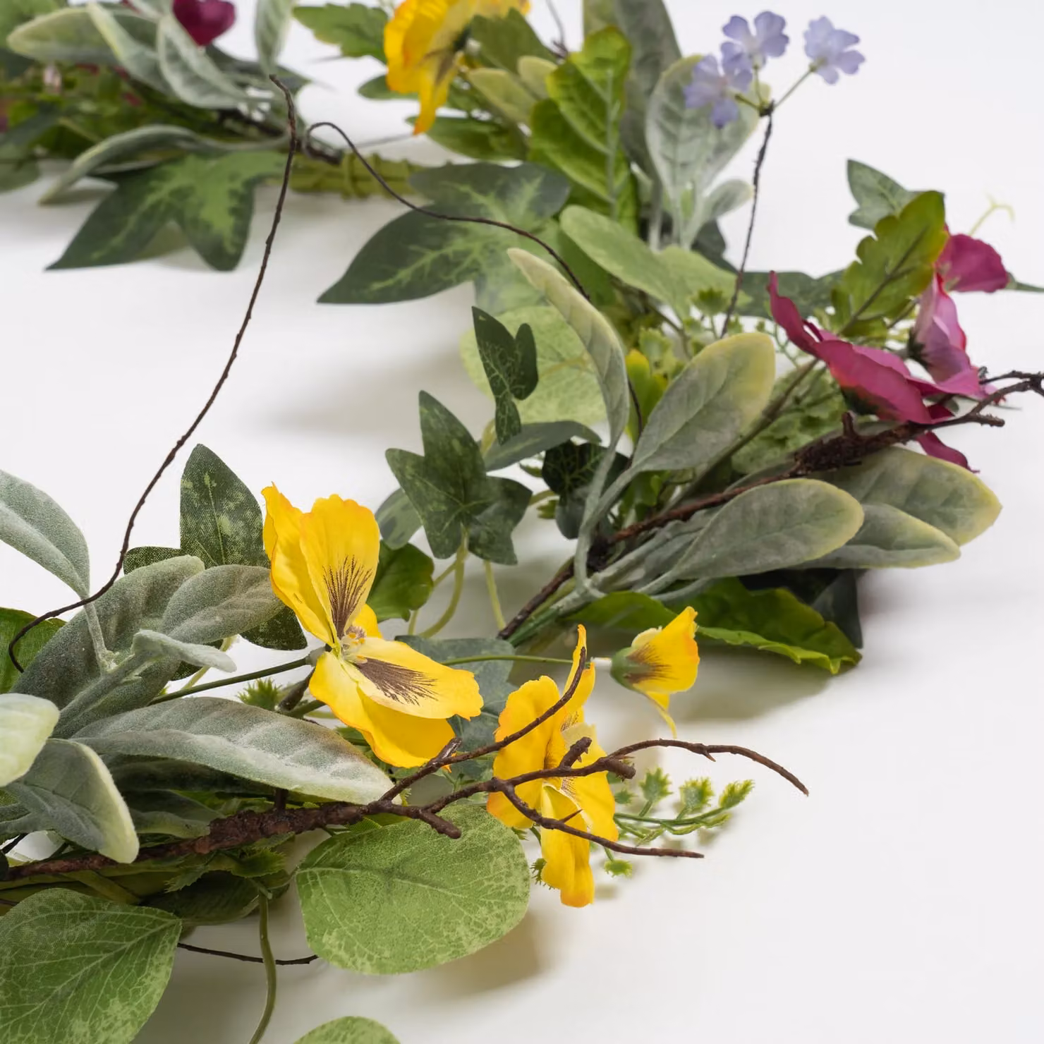 Scottish Everlastings Ltd Multicolour Spring Floral Pansy Garland in Green, 150 cm – 3