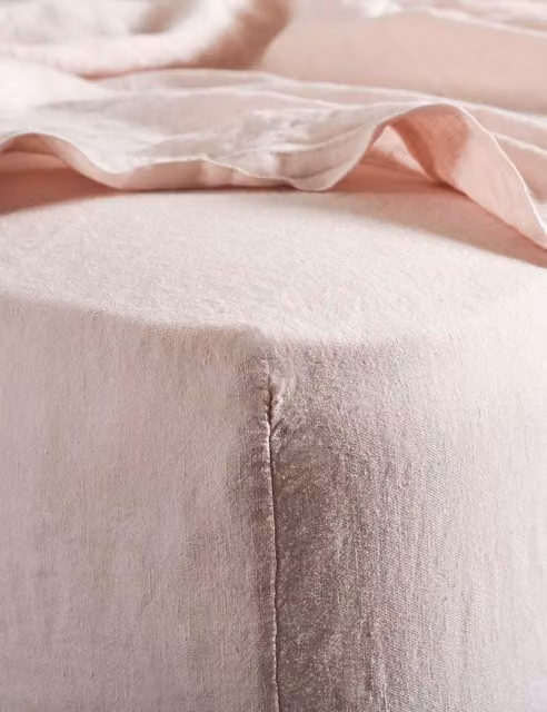 Bedfolk Pure Washed Linen Fitted Sheet, Pink, W: 180 cm x L: 200 cm