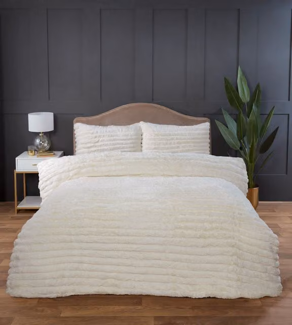 Rapport Home Chunky Ribbed Fur Polyester Duvet Cover and Pillowcase Set in White, King Size (W: 180 cm, L: 200 cm) – 1