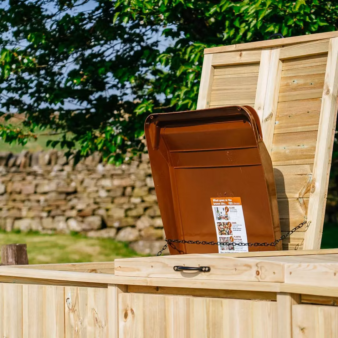 Buttercup Farm Chatburn Quad Timber Wheelie Bin Store in Brown, Fits 4 x 140L Bins, W: 120 cm, D: 64 cm, H: 97 cm – 5