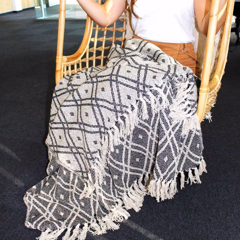 Four Candle Black and Beige Regency Boho Woven Cotton Throw with Tassels W: 150 cm, D: 125 cm – 3