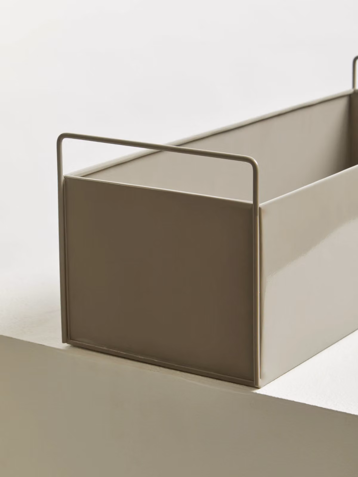 Premier Housewares Orsina Minimalist Rectangular Metal and Plastic Plant Box in Grey, W: 46 cm, D: 17 cm, H: 16 cm – 5