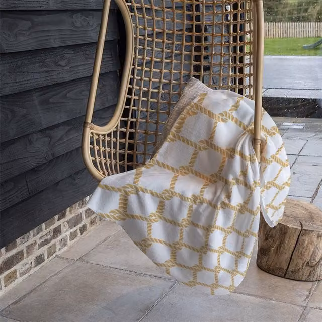 Benjamin Tate Design Gold Chainlink Rope Fleece Blanket in Gold and Sand, W/D/H: 120 x 150 cm – 1