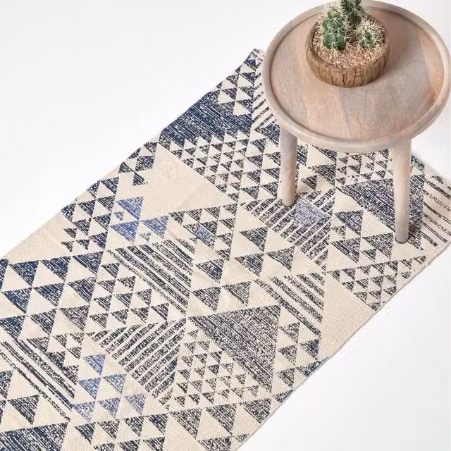 Homescapes Delphi Geometric Woven Cotton Hallway Runner in Blue, White and Black, W/D/H: 66 x 200 cm – 1