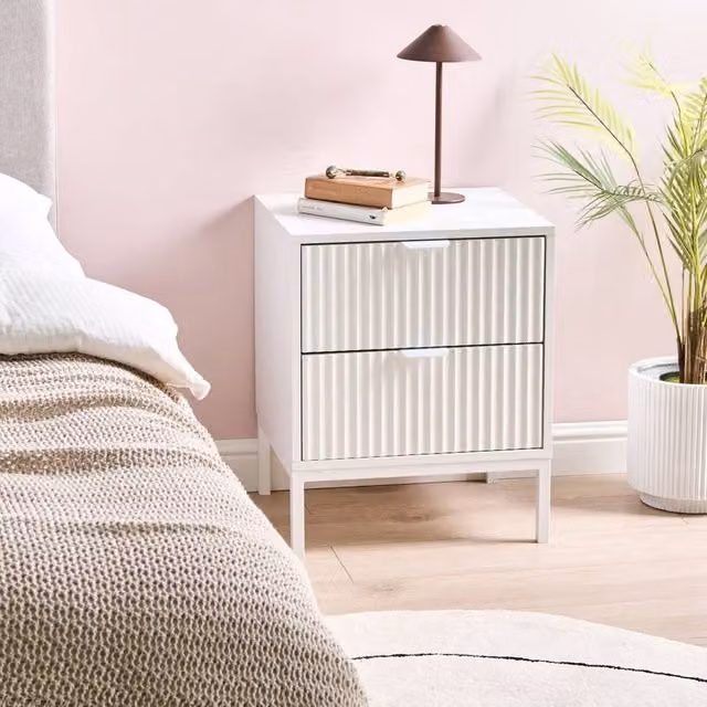 Wyld and Coco White Fluted 2-Drawer Nightstand W/D/H: 40 x 45 x 55 cm