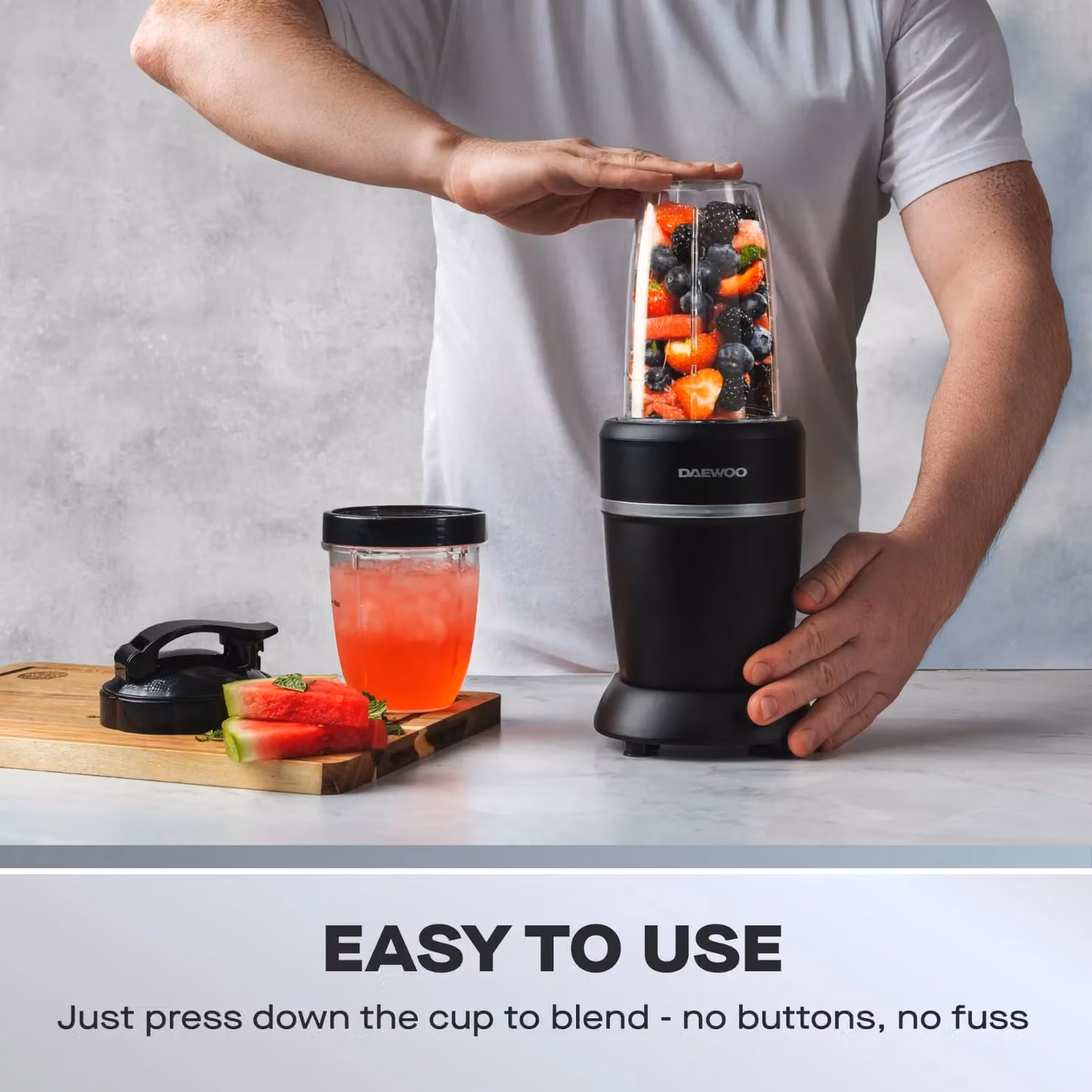 Daewoo Ultra Blend 1000W Smoothie Maker Blender with 600ml Travel Cup in Black – 8