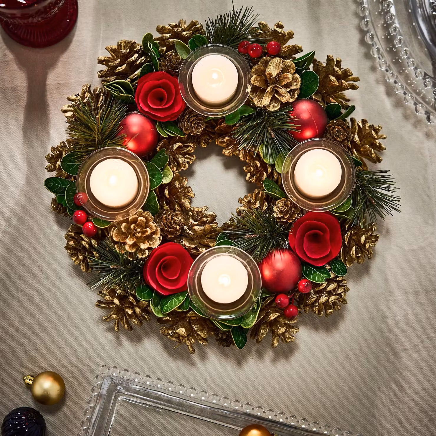 Dibor Berries and Baubles Christmas Table Centrepiece Tealight Holder in Gold and Red, Diameter: 30 cm – 2