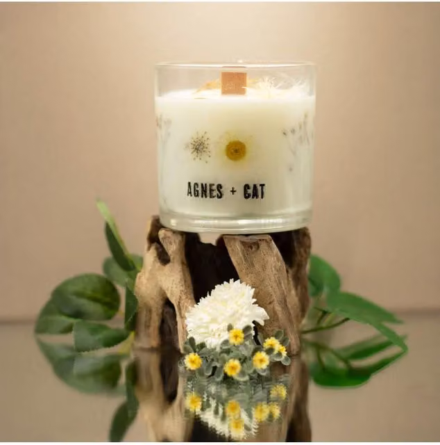 KDMD Agnes & Cat Windermere Inspired Floral Soy Wax Tabletop Candle in White, 70 g