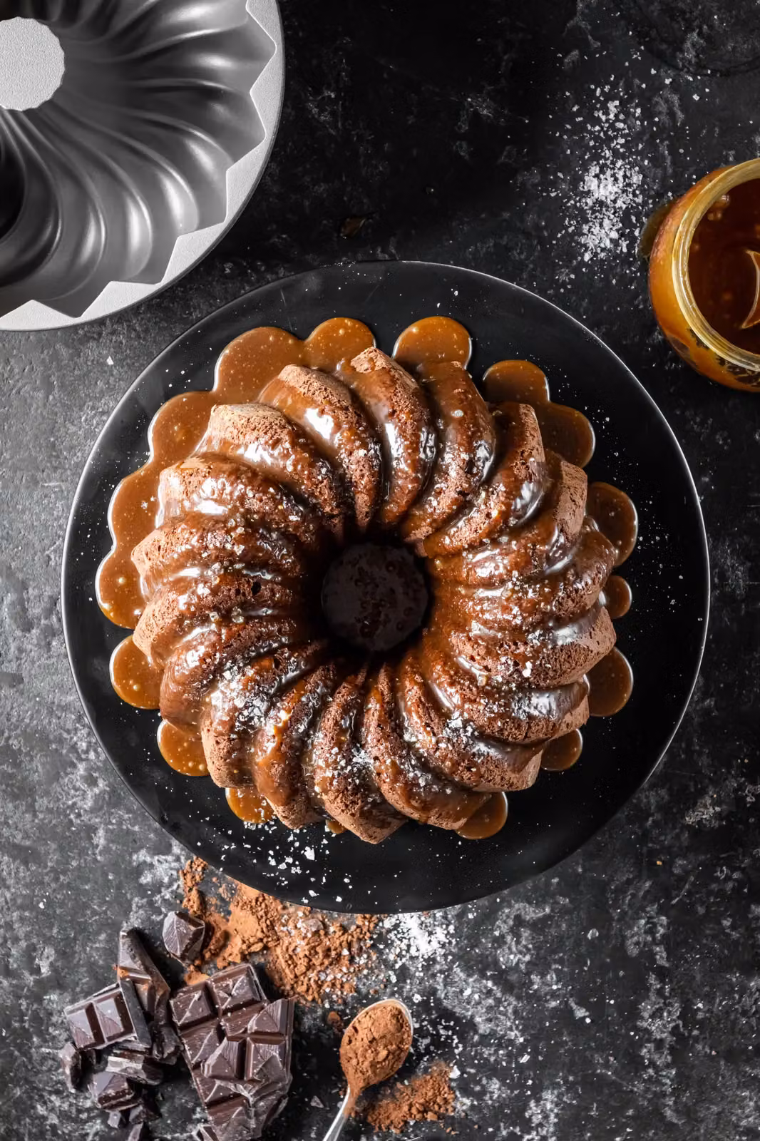 MasterClass Non-Stick Cast Aluminium Round Cake Tin with Decorative Swirl Design, Grey, 24cm – 7