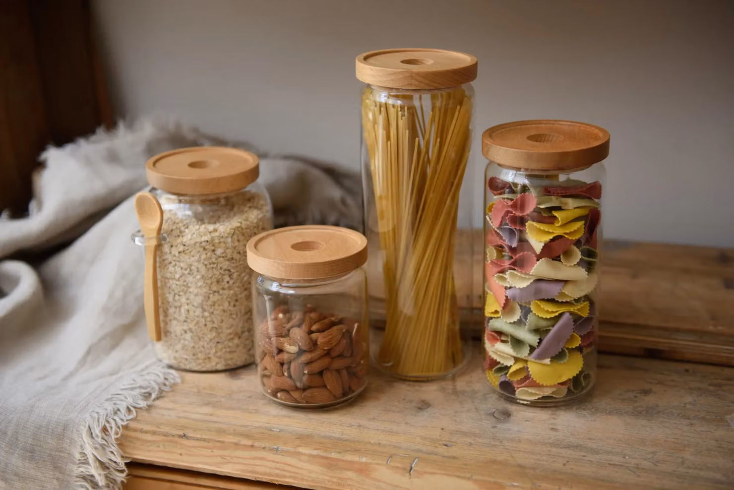 KitchenCraft Idilica Airtight Glass Storage Jar with Beechwood Lid, 500 ml, Transparent – 3