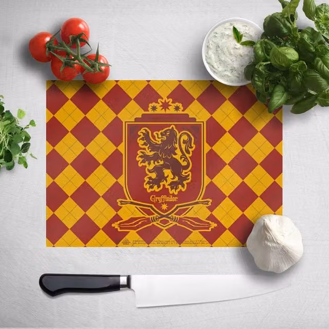 Zavvi Harry Potter Gryffindor House Rectangular Chopping Board, Red and Multicolour, W: 40.0 cm, D: 30.0 cm – 1
