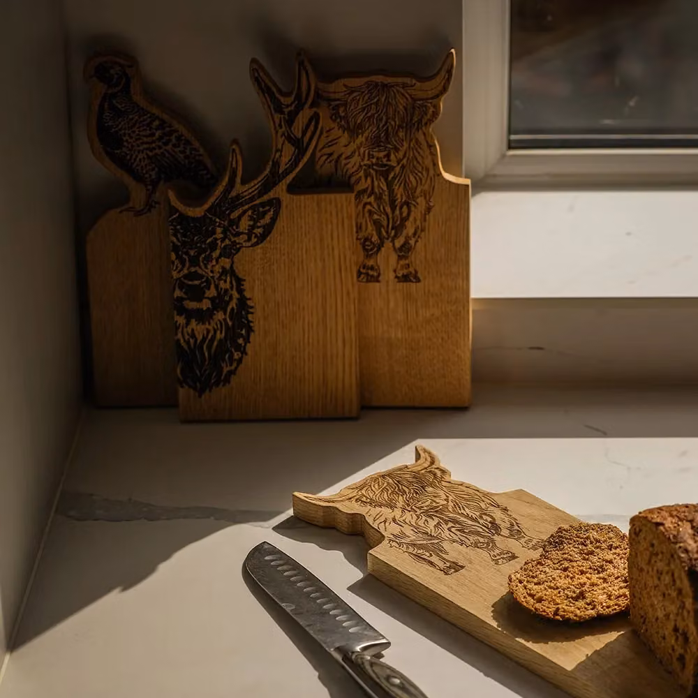 Selbrae House Oak Framed Serving Board with Highland Cow Design in Light Brown – 3