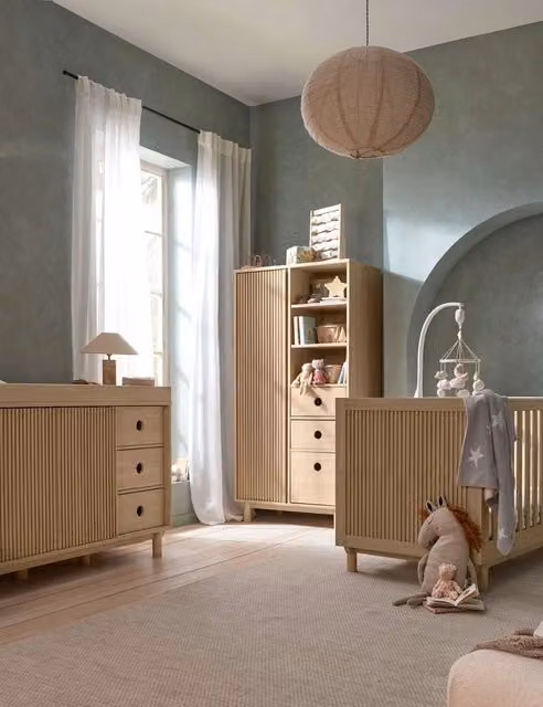 Mamas & Papas Oska Nursery Furniture Set in Brown including Cot Bed, Wide Dresser Changer and Wardrobe