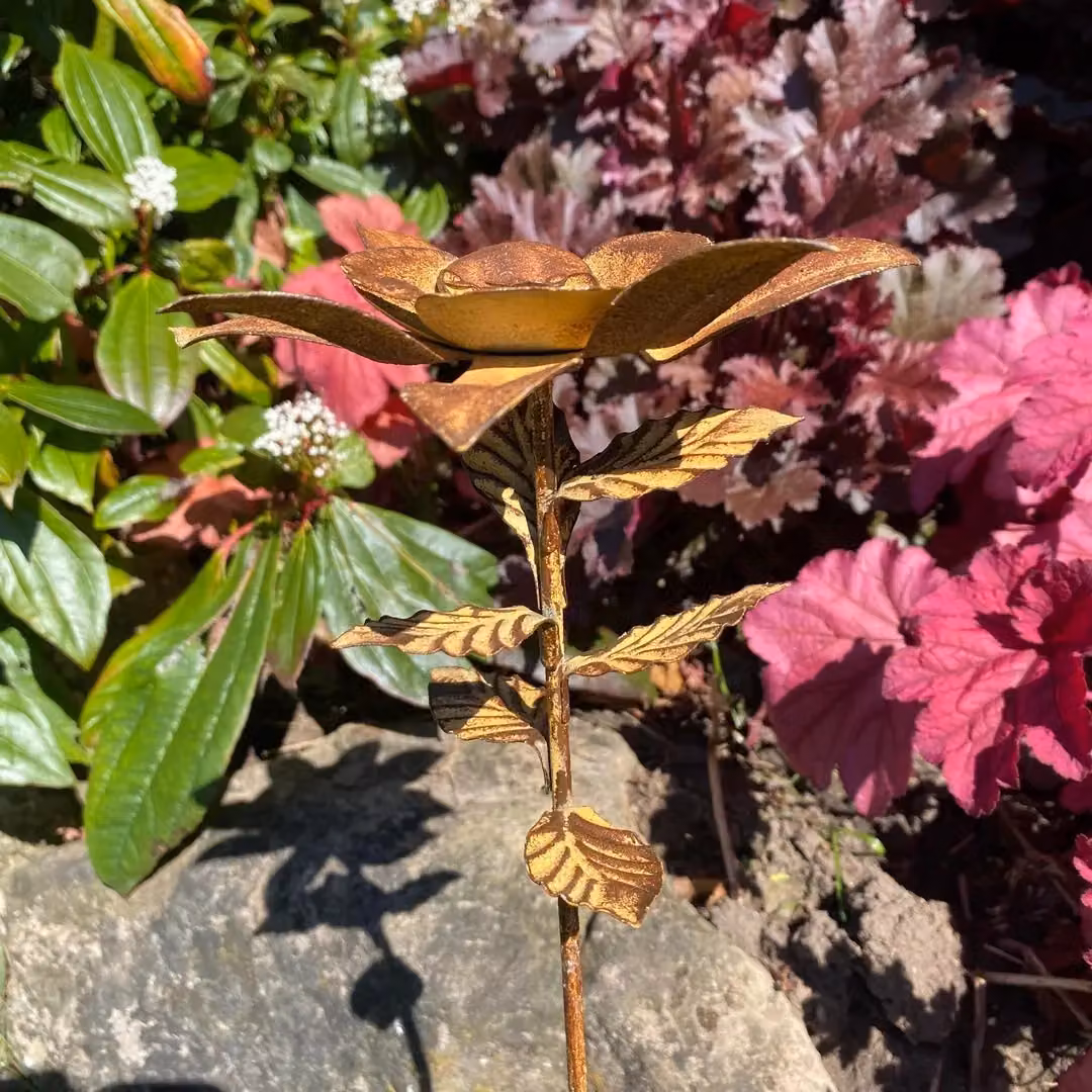 Minster Shabby Chic Metal Garden Stake in Brown, W: 20 cm, H: 71 cm – 4