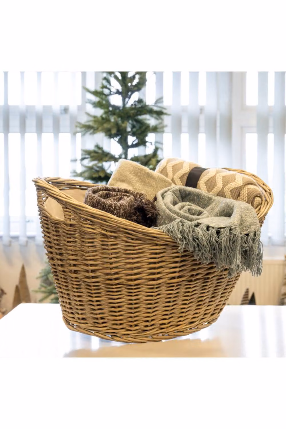 KDMD Willow Oval Scooped Log Basket with Hessian Liner in Brown – 2