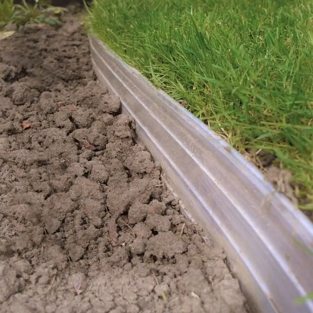 Swift Edge Aluminium Garden Border and Lawn Edging in Silver and Transparent, Length: 1800 cm