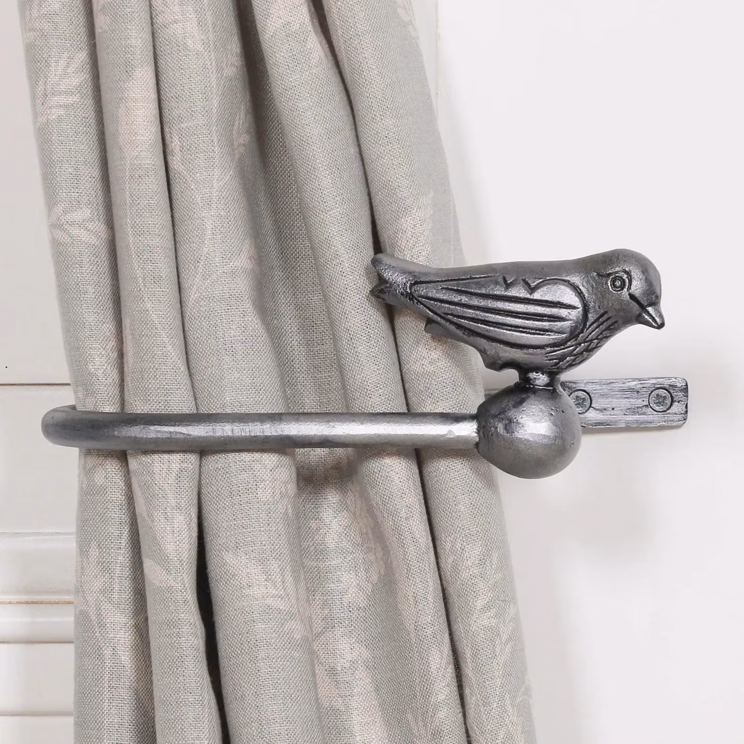 Glasstone Silver Cast Iron Decorative Bird Curtain Holder Set – 2