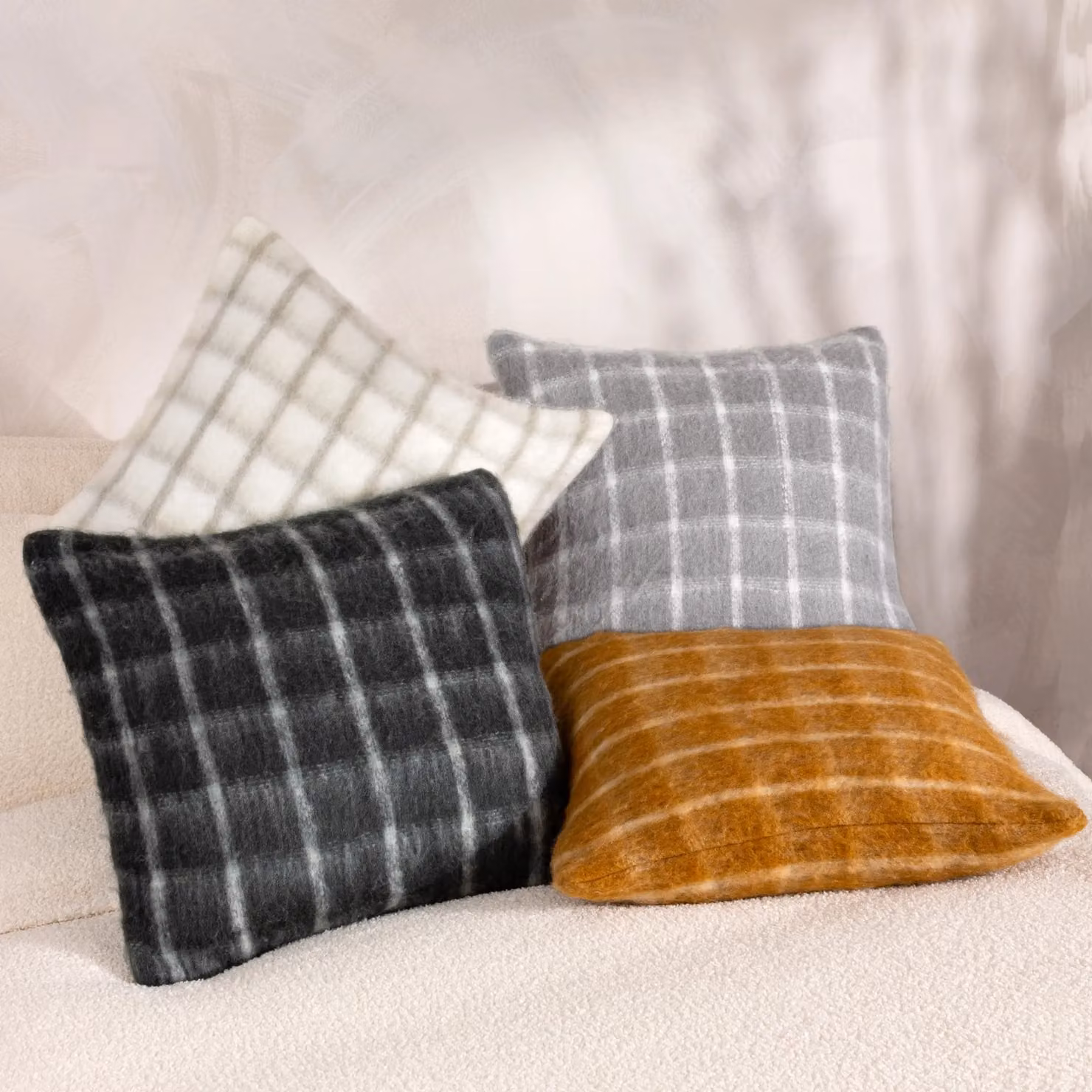 Yard Yarrow Checked Faux-Mohair Square Cushion in Grey, W/D/H: 45 x 45 x 45 cm – 4
