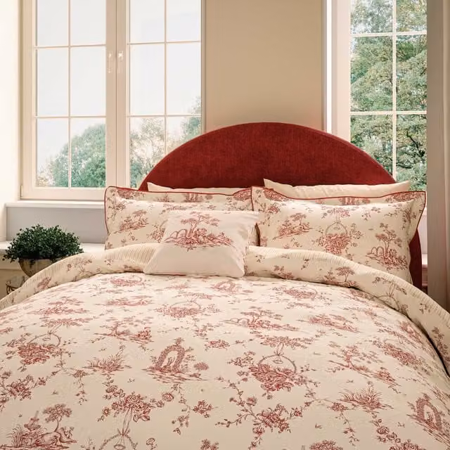 V&A Garden of Love Floral Cotton Duvet Cover and Pillowcase Set, Red and Beige, 200 x 200 cm – 1