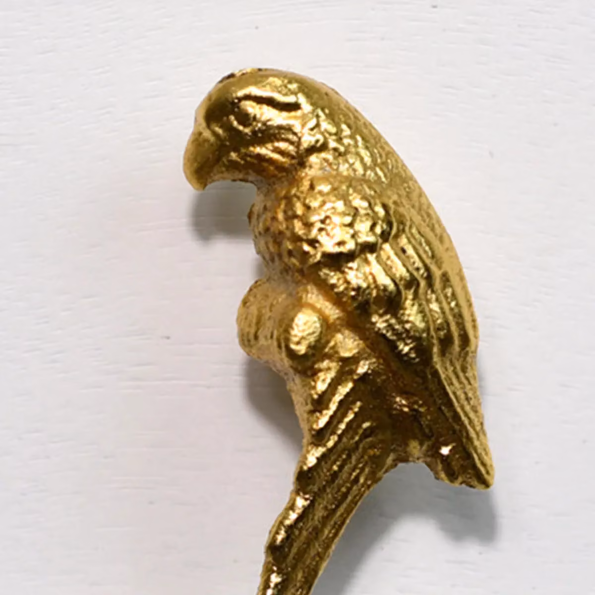 Melody Maison Polished Gold Parrot Drawer Knob in Zinc and Brass – 2