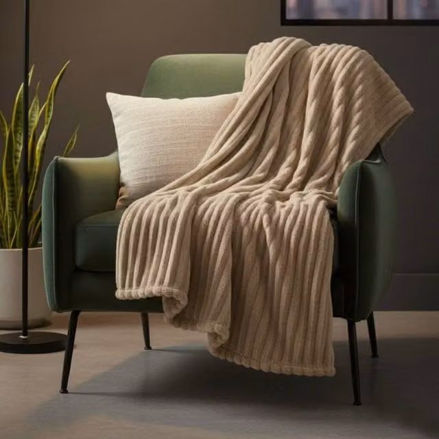 Snug City Chunky Ribbed Mink Throw Blanket in Beige, W/D/H: 200 x 240 cm – 1
