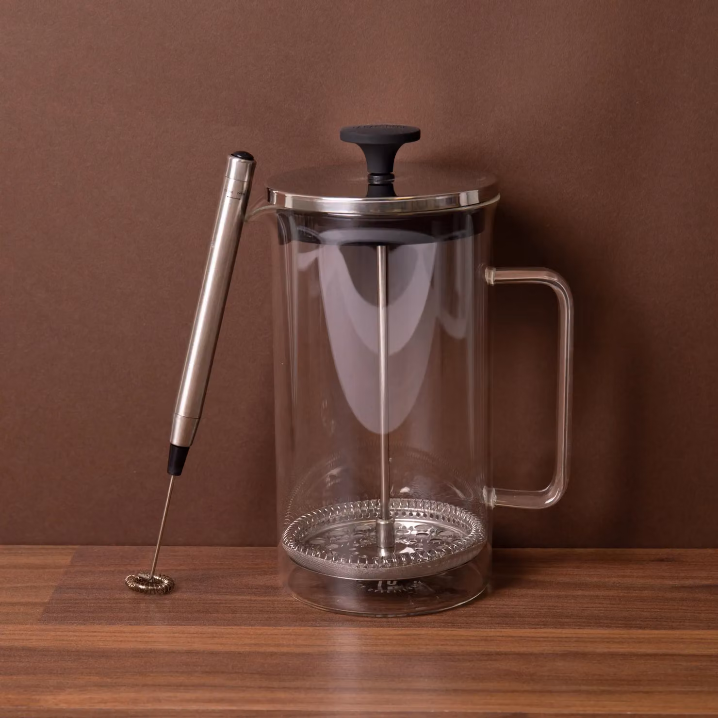 La Cafetiere 2-Piece Cafetiere Set with 8-Cup Glass Cafetiere and Battery Operated Handheld Milk Frother in Beige – 2