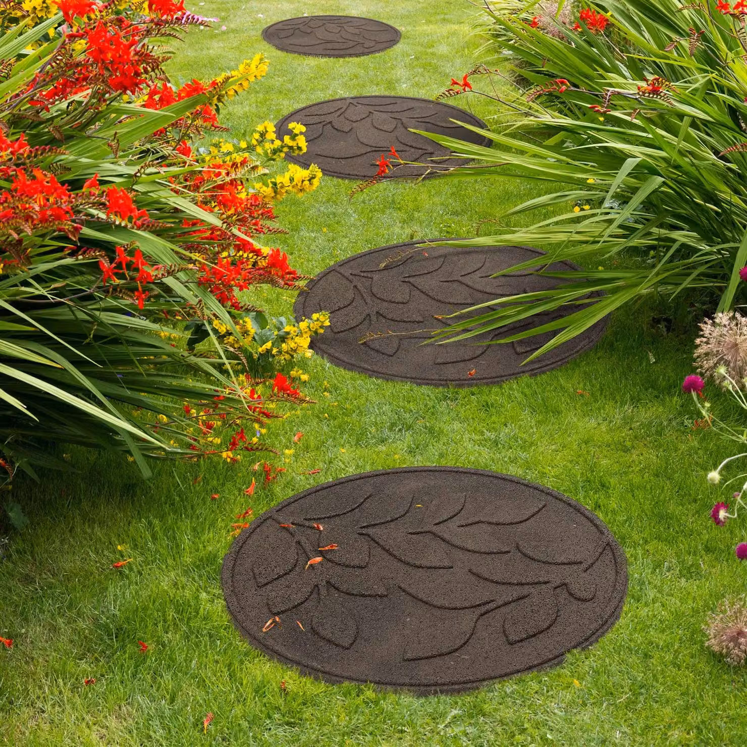 Nicoman Reversible Leaf Design Garden Stepping Stone in Brown, Recycled Rubber – 3