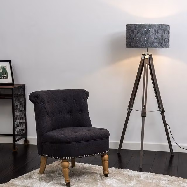 ValueLights Clipper Modern Floor Lamp with Brown Fabric Shade and Chrome Wood Base