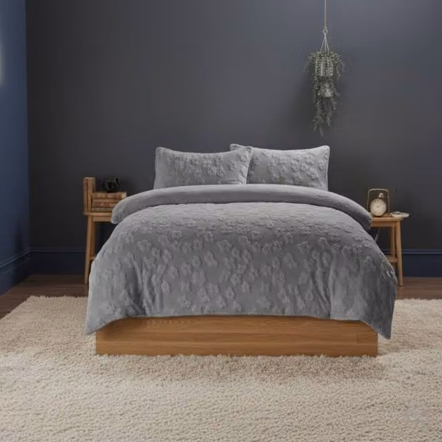 Snug City Silver Daisy Embossed Teddy Fleece Duvet Cover and Pillowcase Set, Single