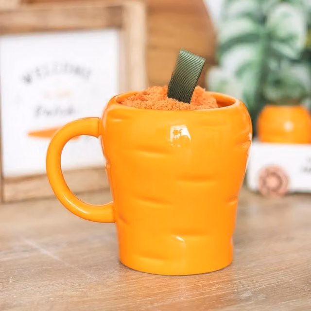 Uniqueful Carrot Shaped Ceramic Mug and Socks Set in Orange, 400ml – 1