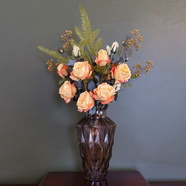 Modern Geometric Glass Tabletop Vase with Yellow Rose and Leaf Design in Yellow and Brown, W/D/H: 20 x 30 x 7 cm