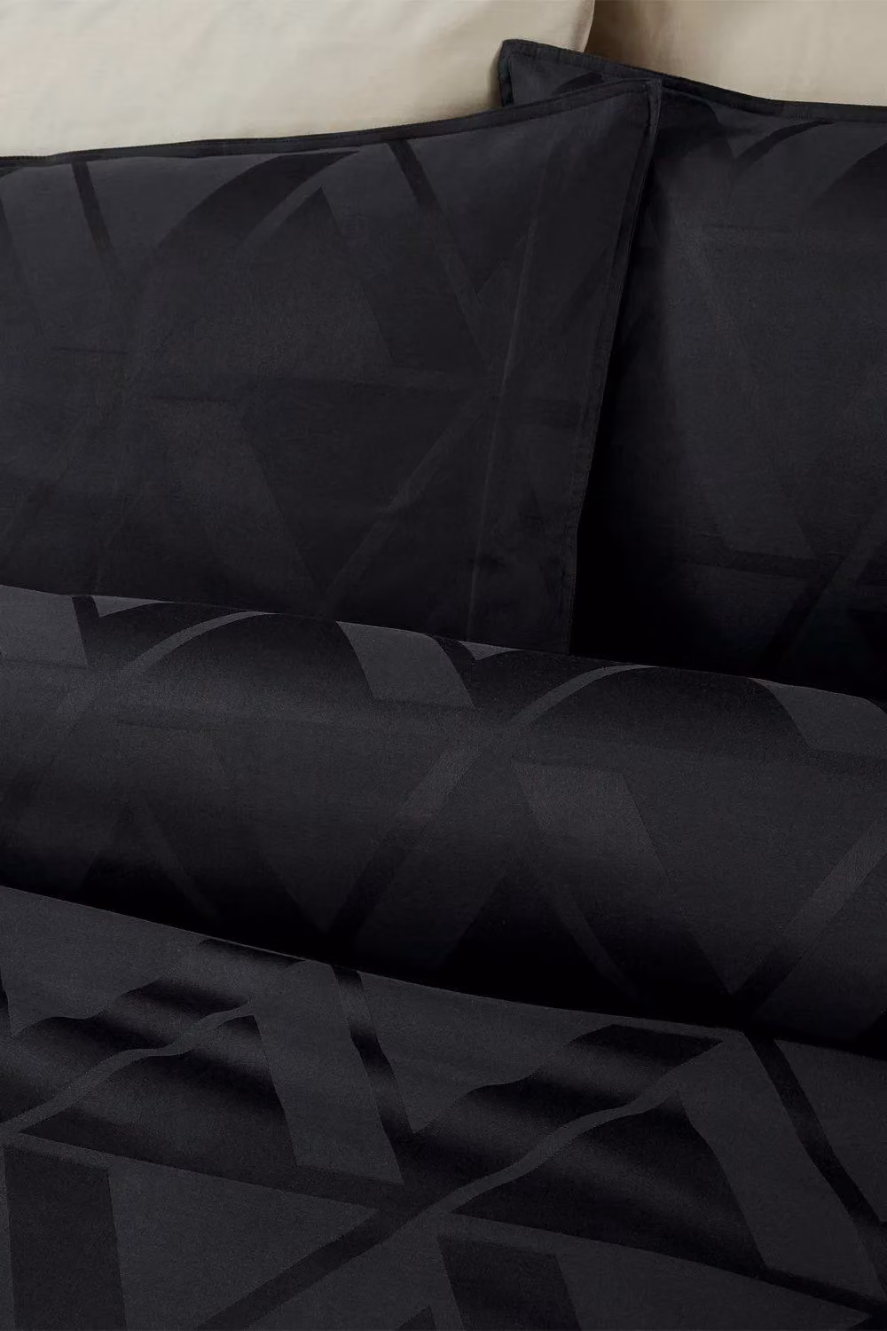 Nalu Nicole Scherzinger Kalama Cotton Jacquard Duvet Cover in Black, Double – 3