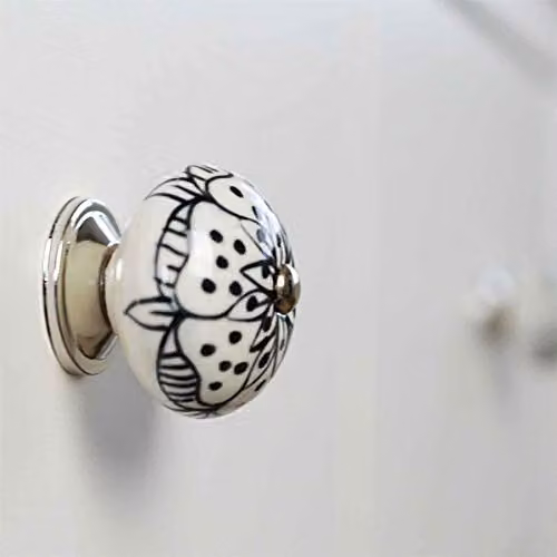 Nicola Spring Ceramic Floral Cupboard Drawer Knobs, White and Black, Pack of 6 – 2