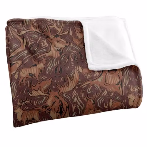 JQ Licensing Big Game Deer Moose Hunting Pattern Super Soft Fleece Throw Blanket in White, W/D/H: 152 x 127 cm – 2