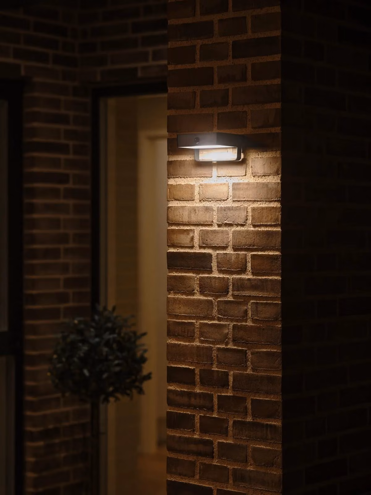 Nordlux Saulio Solar LED Outdoor Wall Light in Black Metal with Motion Sensor, IP44, 3000k Warm White – 4