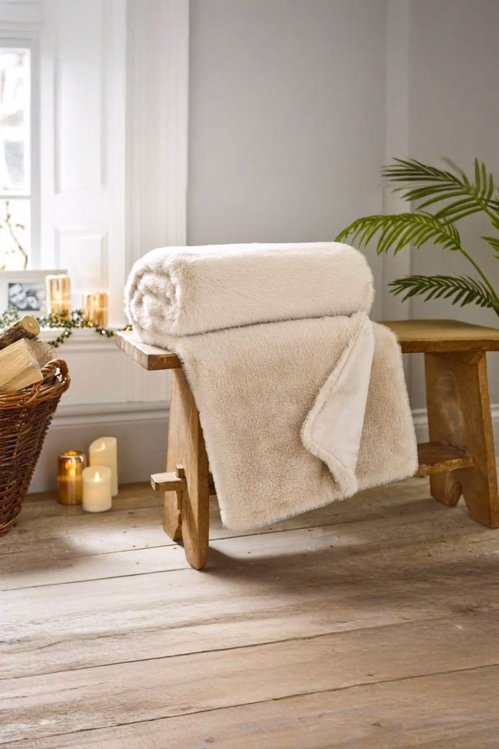 The Lyndon Company Ashford Supersoft Faux Fur Throw in Beige, W: 130 cm, L: 180 cm – 2