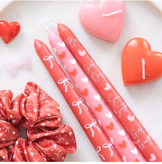 KDMD Set of 3 Power Bow and Heart Taper Candles in Red – 1