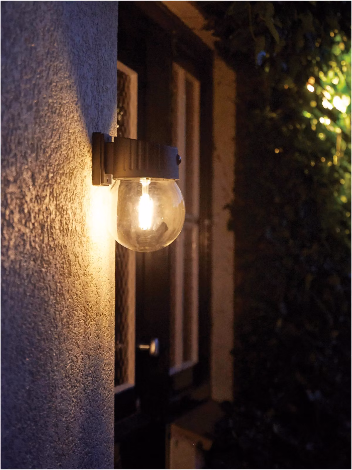 Luxform Nice Intelligent Solar LED Wall Light with Motion and Dusk Sensor in Black – 3