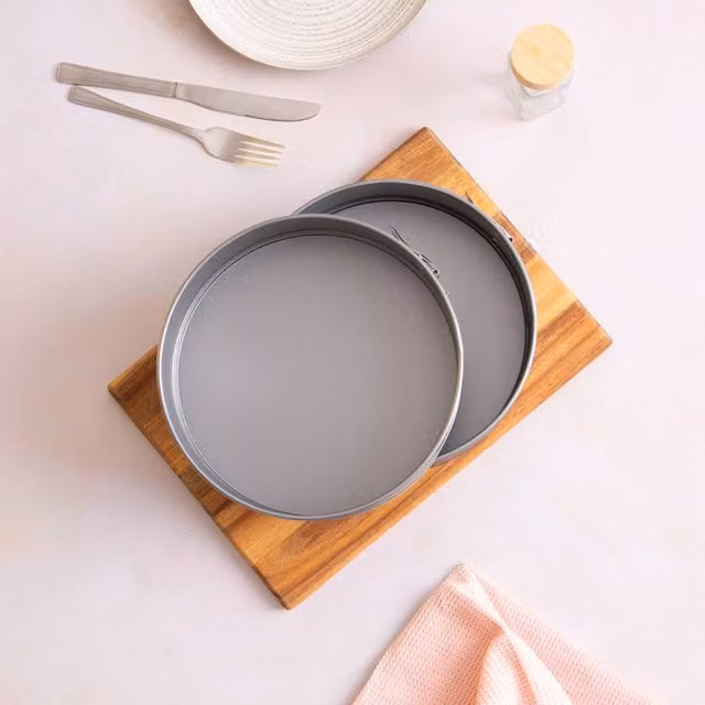 Betterware Essentials 2 x 20 cm Non-Stick Round Springform Cake Tins in Silver – 1