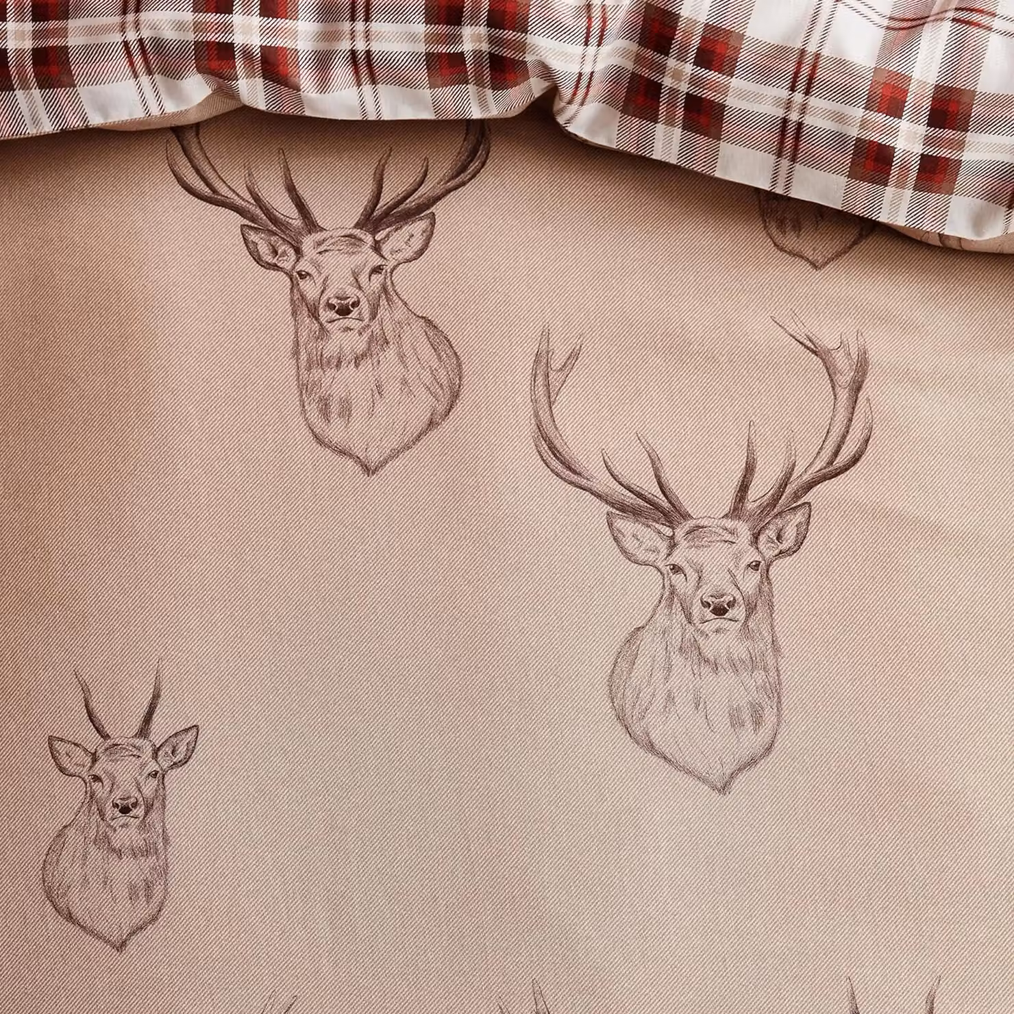 Catherine Lansfield Stag Reversible Duvet Cover and Pillowcase Set in Beige, W: 180 cm, H: 200 cm – 3