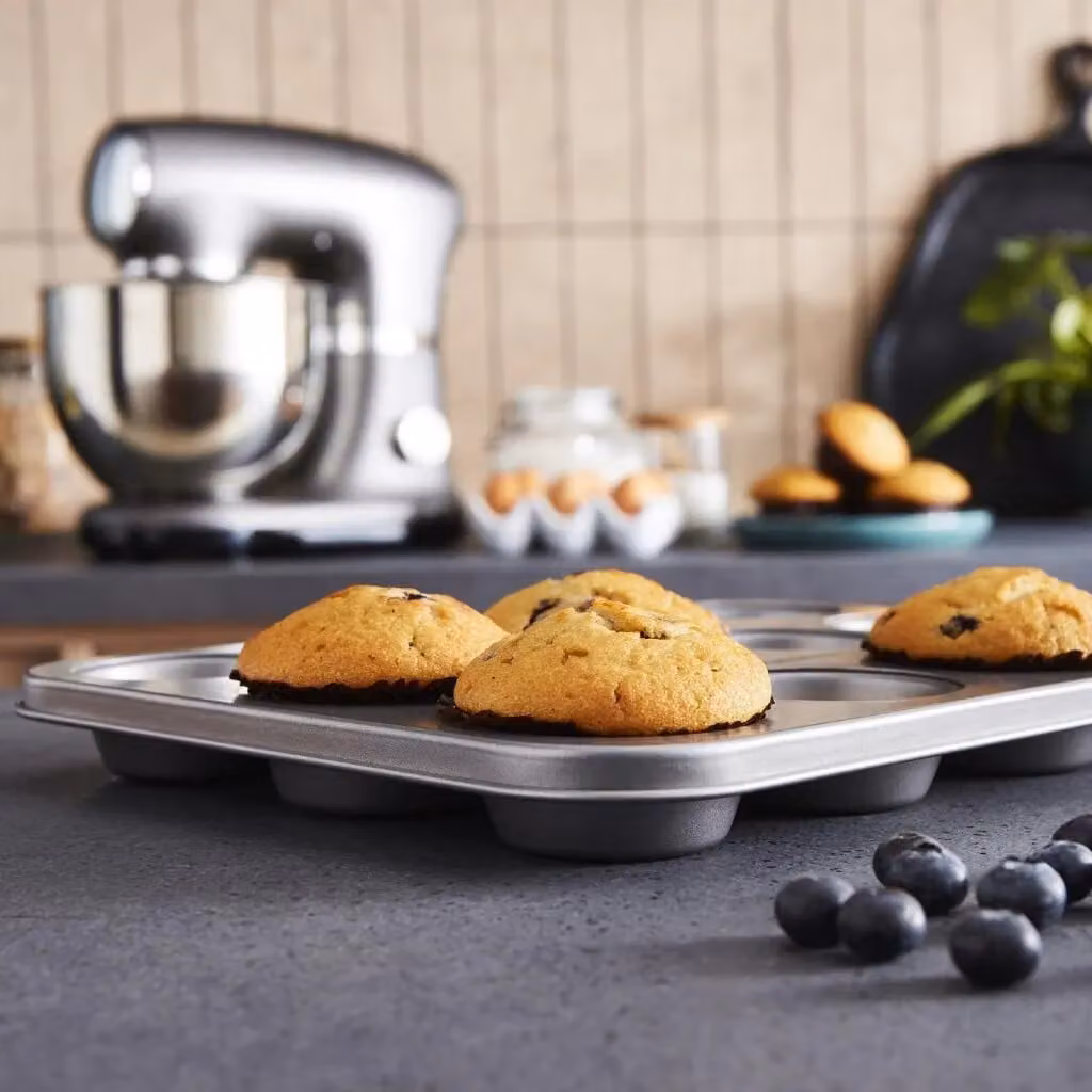 Morphy Richards Non-Stick Carbon Steel Bakeware Set in Grey, including 12 Cup Muffin Tin, Square Cake Tin and Loaf Tin – 3