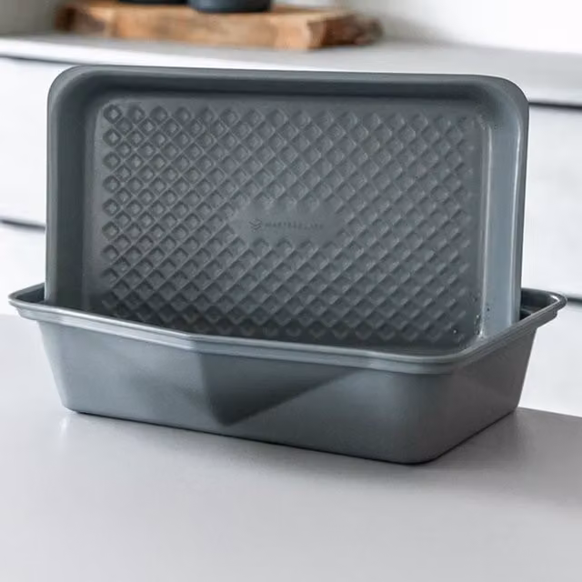 MasterClass Set of 2 Grey Rectangular Ceramic and Carbon Steel Roasting Dishes with Lids, W/D/H: 41.5 x 31.5 x 9.5 cm