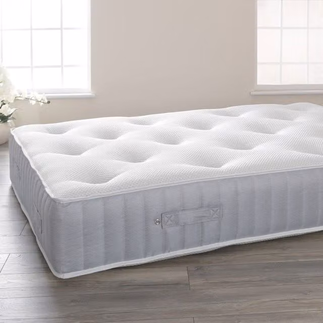 Comfy Living Glitzy Hybrid Pocket Sprung Memory Foam Mattress in Silver, W/D/H: 140 x 200 cm