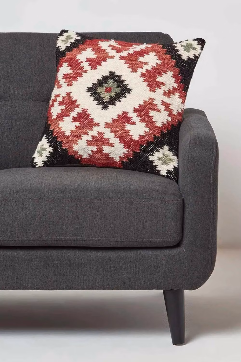 Homescapes Tawa Handwoven Traditional Kilim Cushion in Red and Black, W/D/H: 45 x 45 x 45 cm – 2