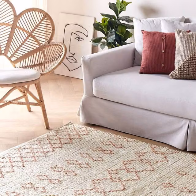 Wyld and Coco Geometric Hand-Tufted Cotton Rug in Beige and Pink, W: 140 cm, L: 200 cm