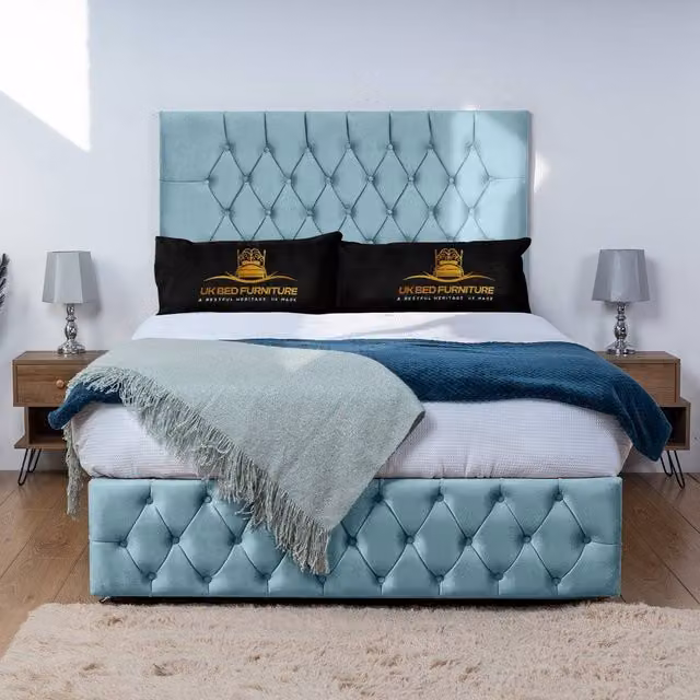 UK Bed Furniture Monaco Divan Bed Base with 26 Inch Headboard in Blue Velvet, W/D/H: 140 x 200 cm