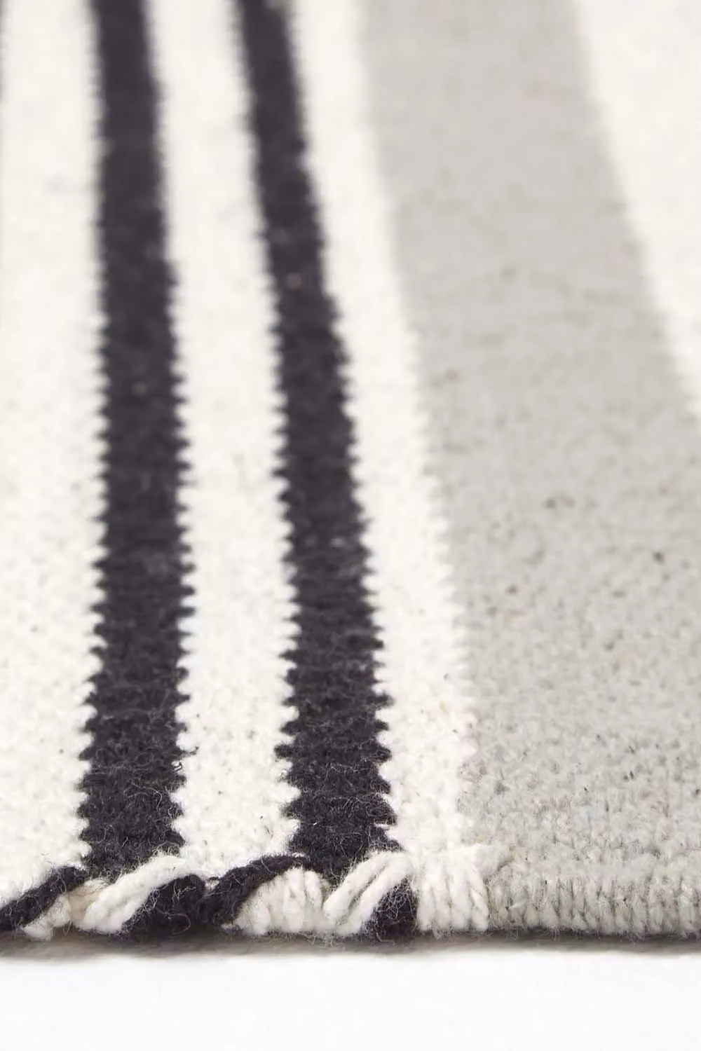 Homescapes Scandinavian Style Striped Cotton Rug in Black and Grey, W: 60 cm, L: 100 cm – 3