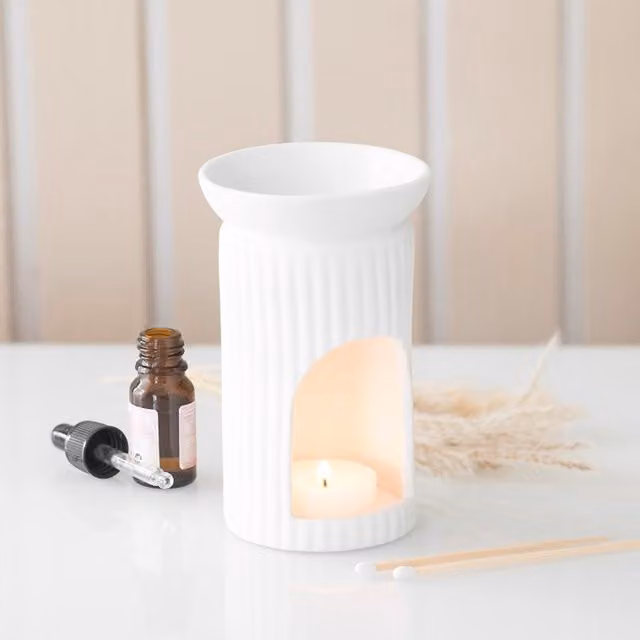 Something Different Wholesale Ribbed Column Ceramic Oil and Wax Burner in White