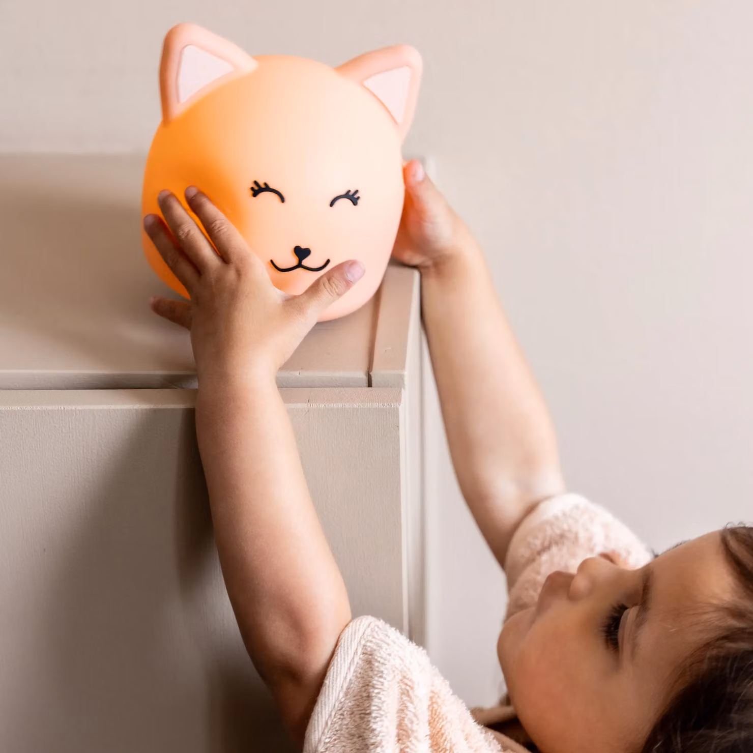 Trixie Mrs Cat Silicone Nightlight in Pale Pink and White with Dimmable Timer and Rechargeable Battery – 3